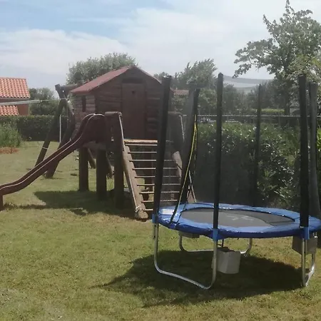 Matija Rebici- Cozy Getaway With Jacuzzi & Kid's Playground Apartment
