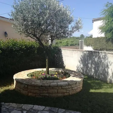 Apartment Matija Rebici- Cozy Getaway With Jacuzzi & Kid's Playground Rebici