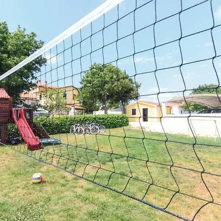 Matija Rebici- Cozy Getaway With Jacuzzi & Kid's Playground *