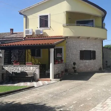 Matija Rebici- Cozy Getaway With Jacuzzi & Kid's Playground Apartment *
