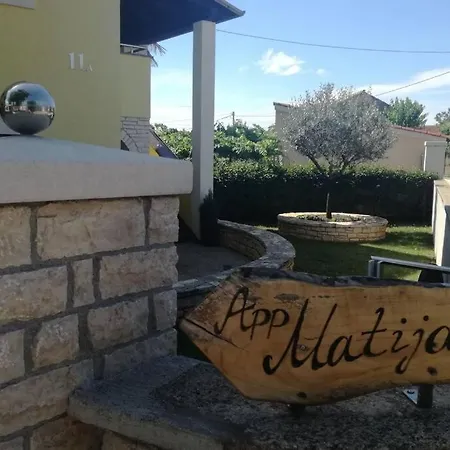 Apartment Matija Rebici- Cozy Getaway With Jacuzzi & Kid's Playground *