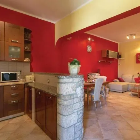 Matija Rebici- Cozy Getaway With Jacuzzi & Kid's Playground *