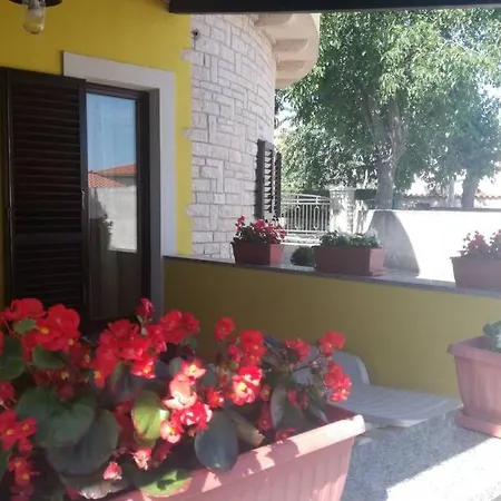 Matija Rebici- Cozy Getaway With Jacuzzi & Kid's Playground Apartment *