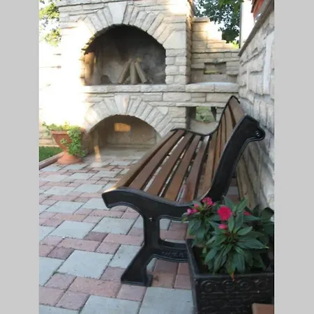 Apartment Matija Rebici- Cozy Getaway With Jacuzzi & Kid's Playground