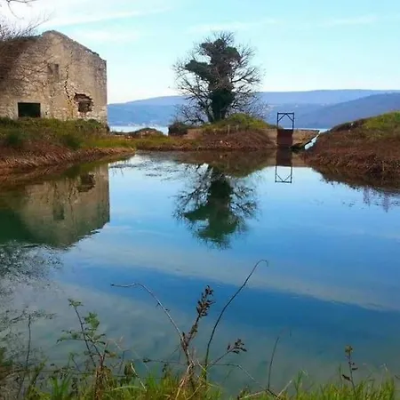 Matija Rebici- Cozy Getaway With Jacuzzi & Kid's Playground *