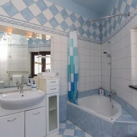 Matija Rebici- Cozy Getaway With Jacuzzi & Kid's Playground Apartment Rebici