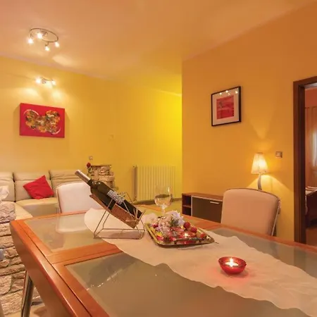 Matija Rebici- Cozy Getaway With Jacuzzi & Kid's Playground * Rebici
