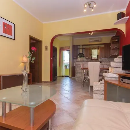 Apartment Matija Rebici- Cozy Getaway With Jacuzzi & Kid's Playground Rebici