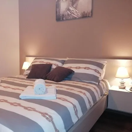Matija Rebici- Cozy Getaway With Jacuzzi & Kid's Playground *