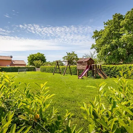 Matija Rebici- Cozy Getaway With Jacuzzi & Kid's Playground * Rebici